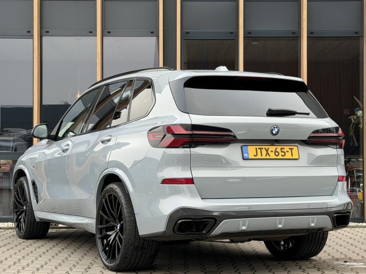 BMW X5 xDrive 50e M-Sport | Skylounge | Driving Assistant | 22 inch