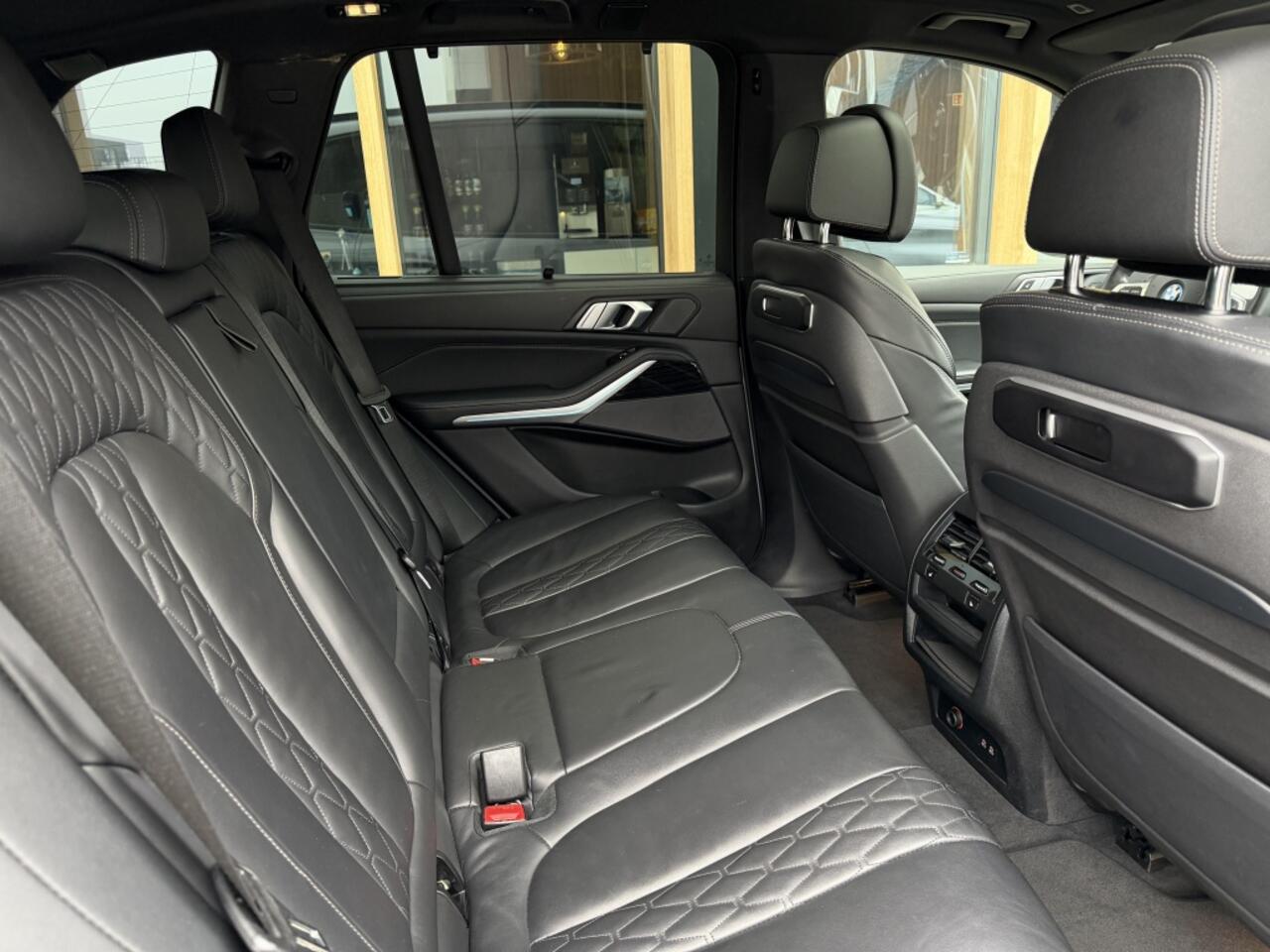 BMW X5 xDrive 50e M-Sport | Skylounge | Driving Assistant | 22 inch