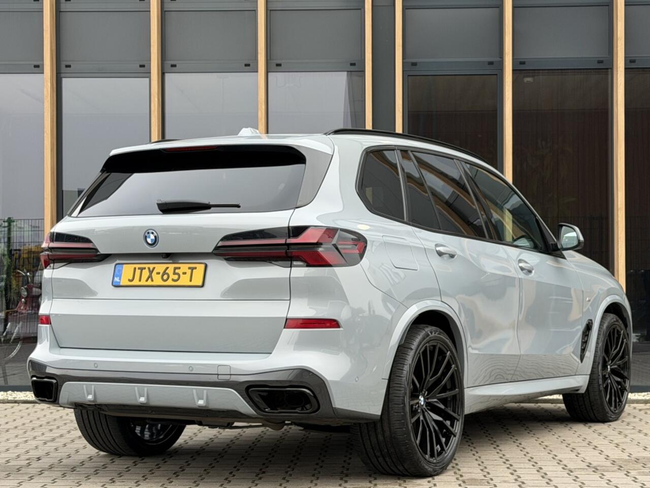 BMW X5 xDrive 50e M-Sport | Skylounge | Driving Assistant | 22 inch