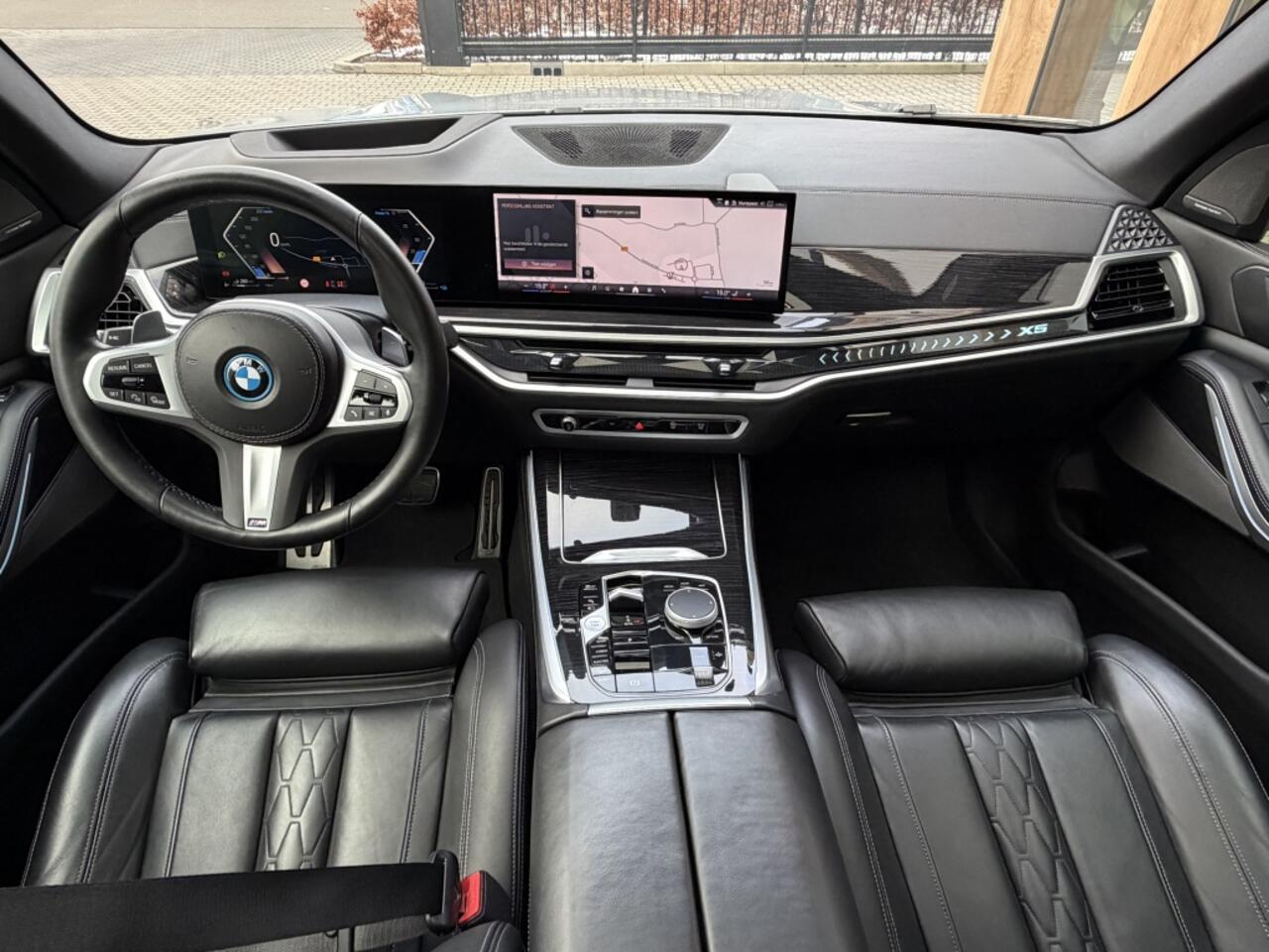 BMW X5 xDrive 50e M-Sport | Skylounge | Driving Assistant | 22 inch