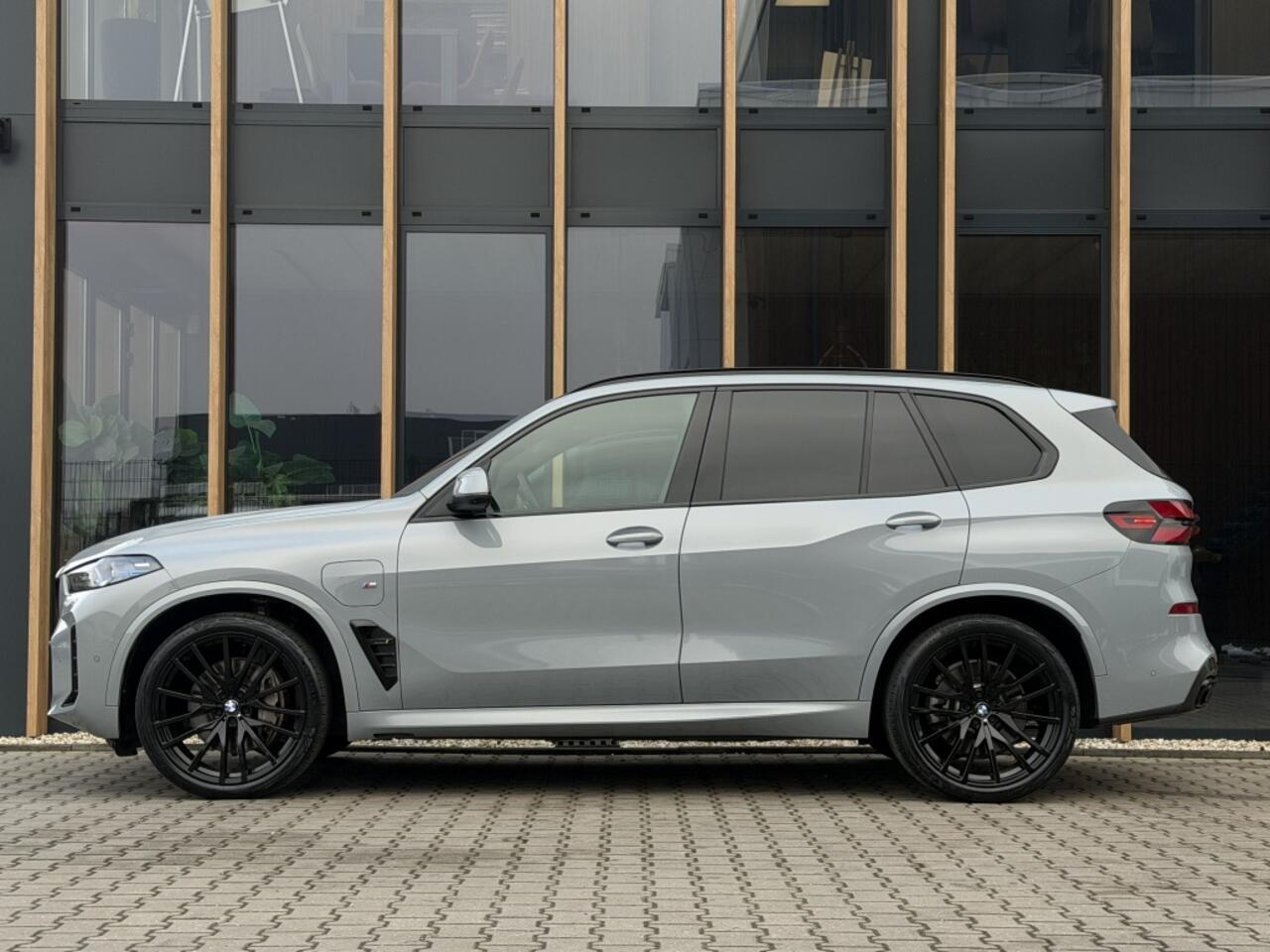 BMW X5 xDrive 50e M-Sport | Skylounge | Driving Assistant | 22 inch