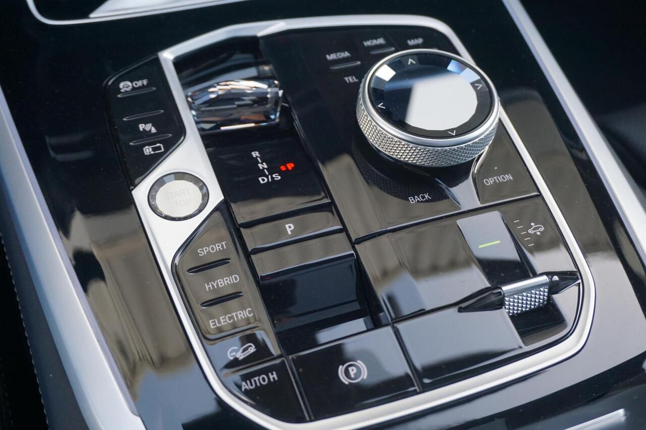 BMW X5 xDrive50e M Sport Pro / Trekhaak / Soft-Close / Comfortstoelen / Driving Assistant Professional / Head-up / Harman Kardon / 21 Inch / Dodehoek detectie