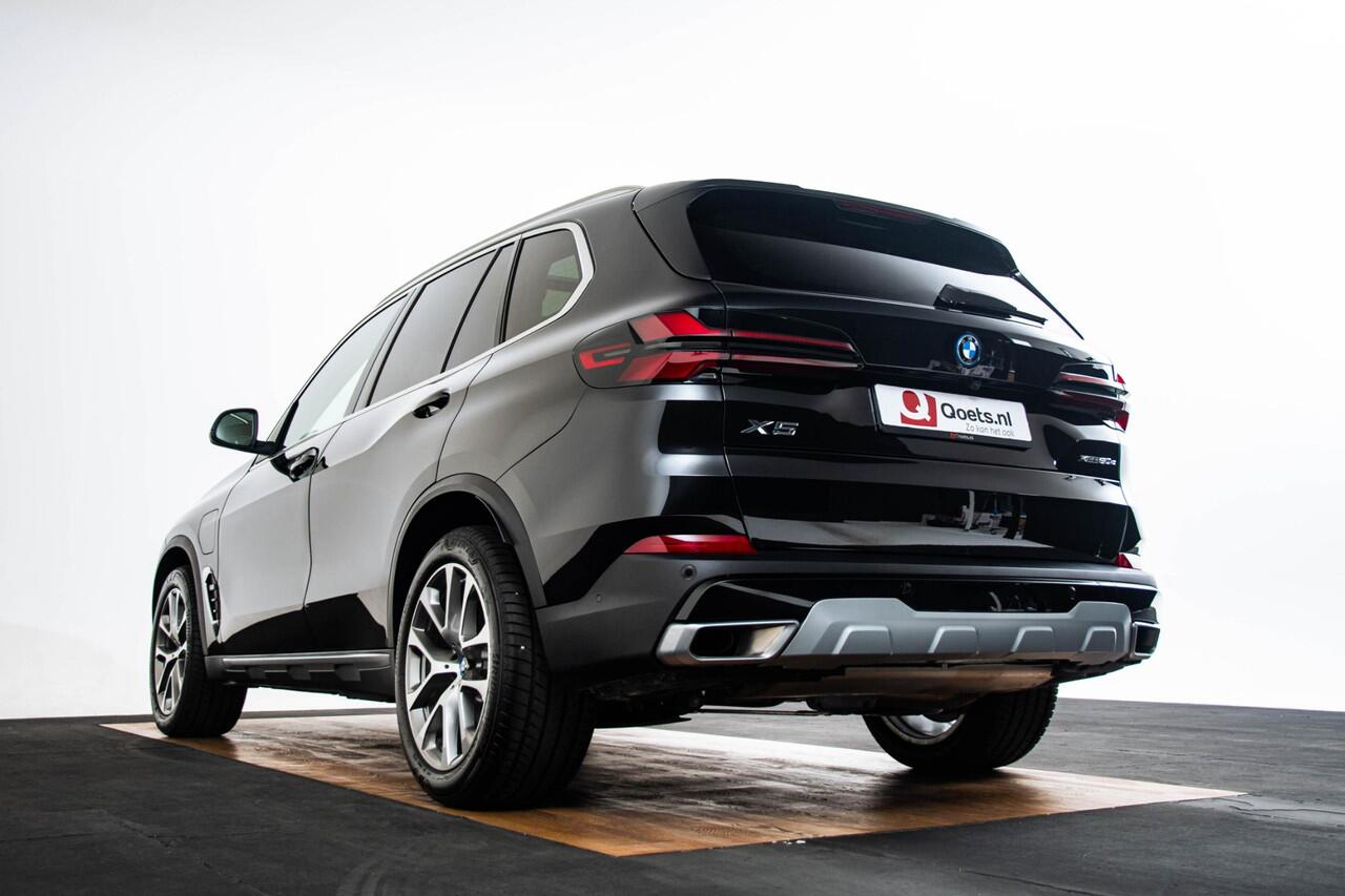 BMW X5 xDrive50e Trekhaak - Panoramadak - Parking/Driving Assistant - Active Protection - Soft Close - Ambiance verlichting - Comfort Access - Getinte/Geluiddempende Ruiten - Warmte Comfort Pack - Comfortstoelen -