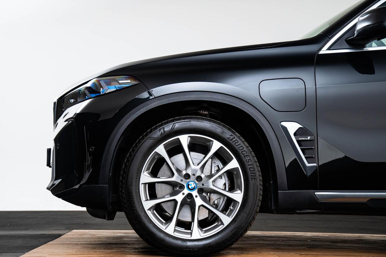 BMW X5 xDrive50e Trekhaak - Panoramadak - Parking/Driving Assistant - Active Protection - Soft Close - Ambiance verlichting - Comfort Access - Getinte/Geluiddempende Ruiten - Warmte Comfort Pack - Comfortstoelen -