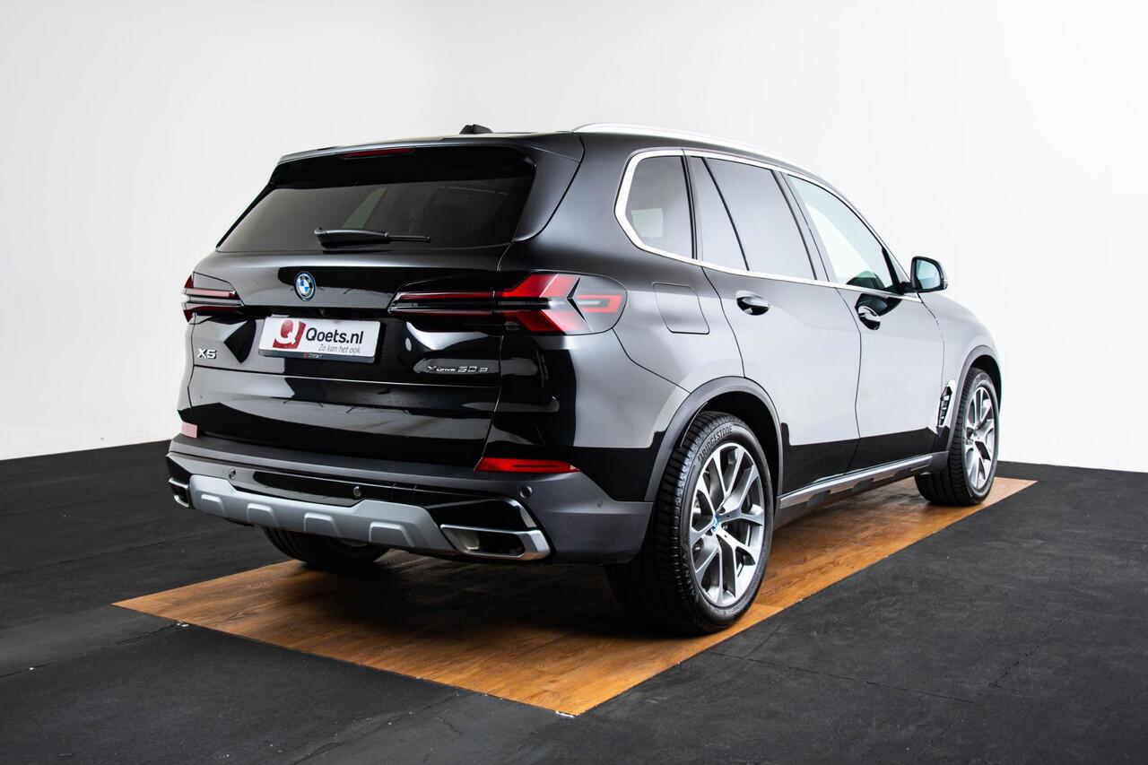 BMW X5 xDrive50e Trekhaak - Panoramadak - Parking/Driving Assistant - Active Protection - Soft Close - Ambiance verlichting - Comfort Access - Getinte/Geluiddempende Ruiten - Warmte Comfort Pack - Comfortstoelen -