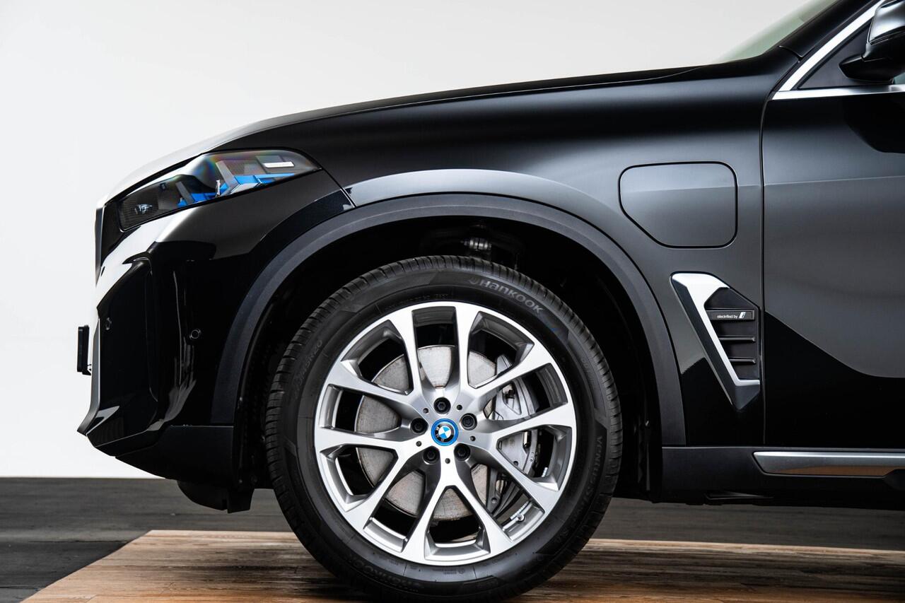 BMW X5 xDrive50e Trekhaak - Panoramadak - Parking/Driving Assistant Professional - Active Protection - Comfort Access - Soft close - Ambiance verlichting - Getinte/Geluiddempende Ruiten - Warmte Comfort Pack -