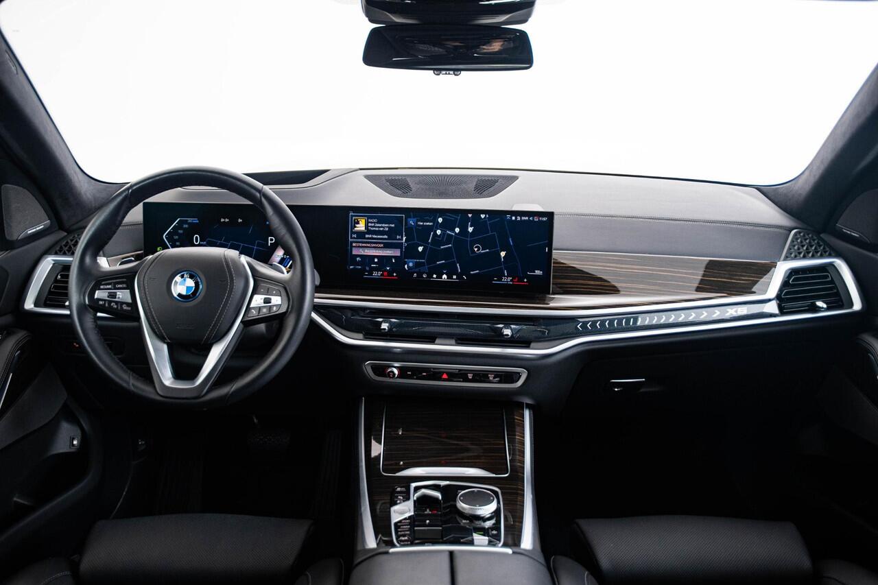 BMW X5 xDrive50e Trekhaak - Panoramadak - Parking/Driving Assistant Professional - Active Protection - Comfort Access - Soft close - Ambiance verlichting - Getinte/Geluiddempende Ruiten - Warmte Comfort Pack -