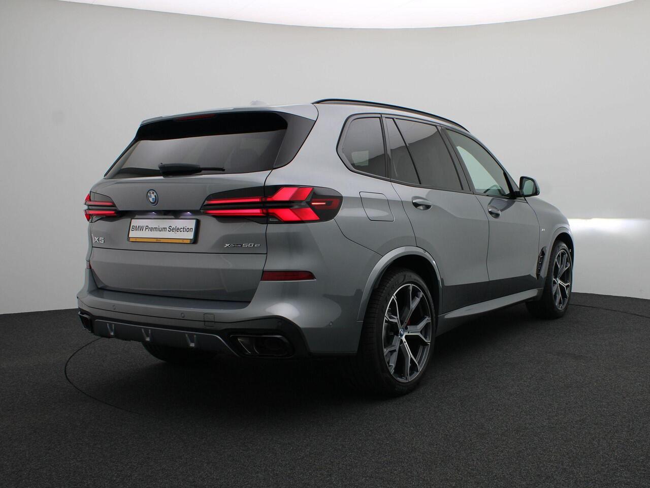 BMW X5 xDrive50e M Sportpakket Pro | Trekhaak | Panoramadak | Driving Assistant Professional | Parking Assistant Professional | Harman Kardon | 21''