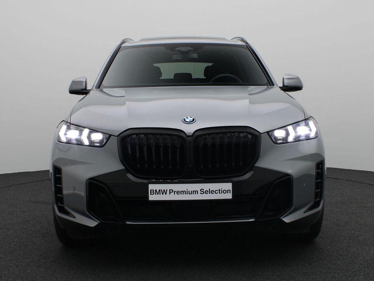 BMW X5 xDrive50e M Sportpakket Pro | Trekhaak | Panoramadak | Driving Assistant Professional | Parking Assistant Professional | Harman Kardon | 21''