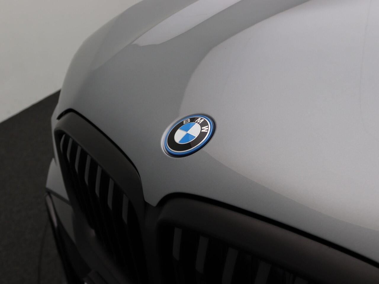 BMW X5 xDrive50e M Sportpakket Pro | Trekhaak | Panoramadak | Driving Assistant Professional | Parking Assistant Professional | Harman Kardon | 21''