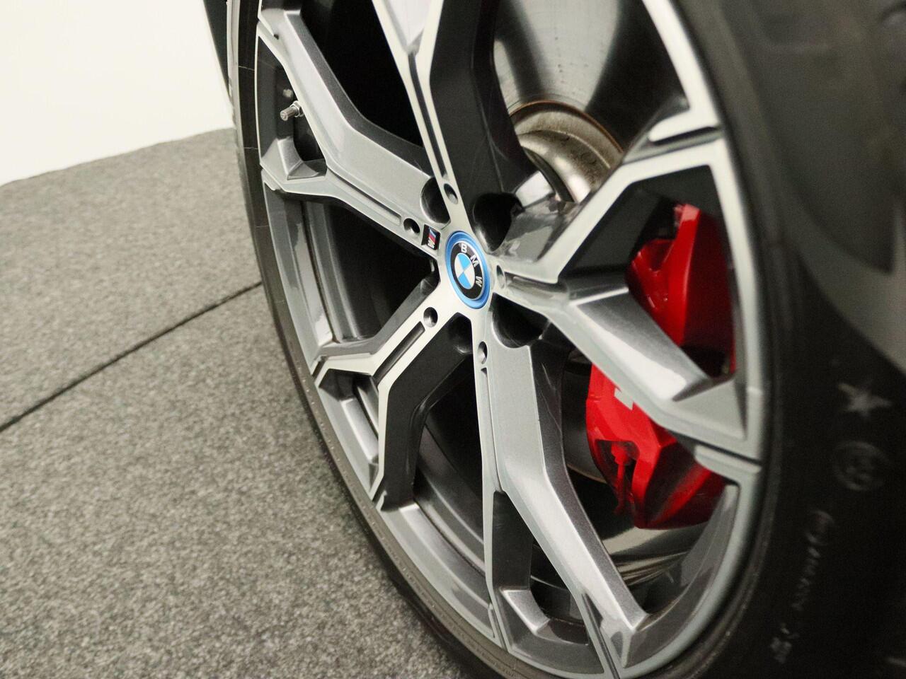 BMW X5 xDrive50e M Sportpakket Pro | Trekhaak | Panoramadak | Driving Assistant Professional | Parking Assistant Professional | Harman Kardon | 21''