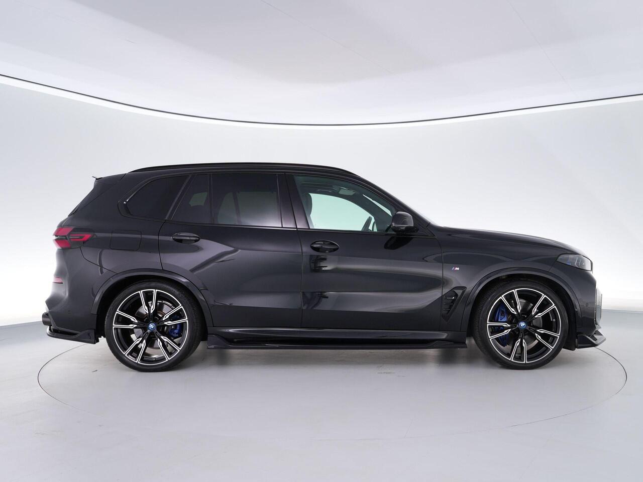BMW X5 489pk xDrive50e |BTW-auto|M-sport|innovation pack|pano|Harman&Kardon|memory|carbon interieur|HUD|Apple Carplay|360 camera|elek. trekhaak|luchtvering|blind spot|22"|
