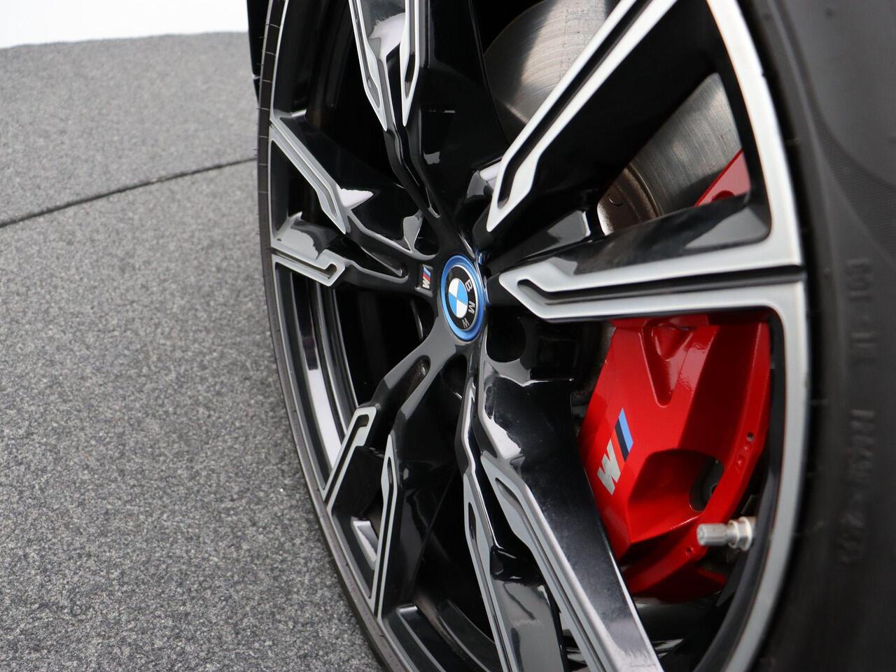 BMW X5 xDrive50e Launch Edition M Sportpkket Pro | Panoramadak | Driving Assist Prof | Stoelventilatie | Harman Kardon | 22" | Lentevoordeel