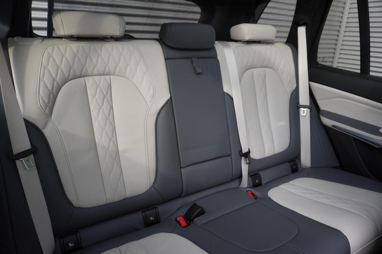 BMW X5 xDrive50e M Sportpakket | Comfort Pack | 21 inch LM M V-spaak (Styling 915 M) | Soft-Close | Glazen panoramadak | Driving Assistant Professional