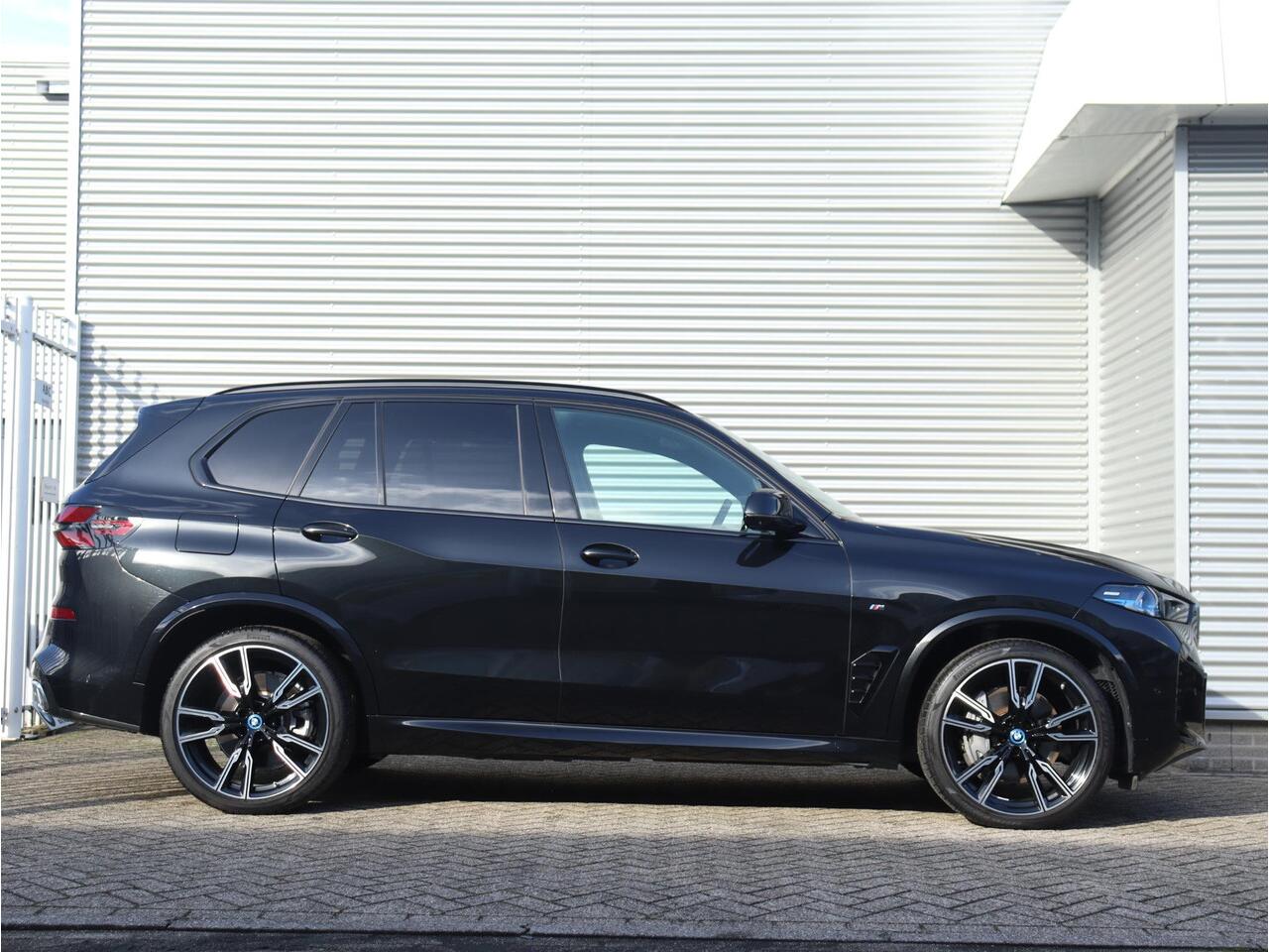 BMW X5 xDrive50e | High Executive | M Sportpakket | Trekhaak | Panodak | Driving Assistant Prof. | Parking Assistant Prof. | Head-Up | Harman Kardon | Comfort Access | Active Steering | 22'' LMV
