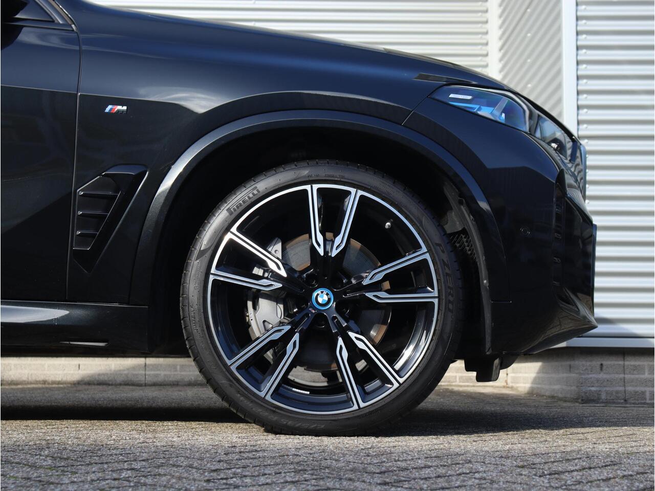 BMW X5 xDrive50e | High Executive | M Sportpakket | Trekhaak | Panodak | Driving Assistant Prof. | Parking Assistant Prof. | Head-Up | Harman Kardon | Comfort Access | Active Steering | 22'' LMV