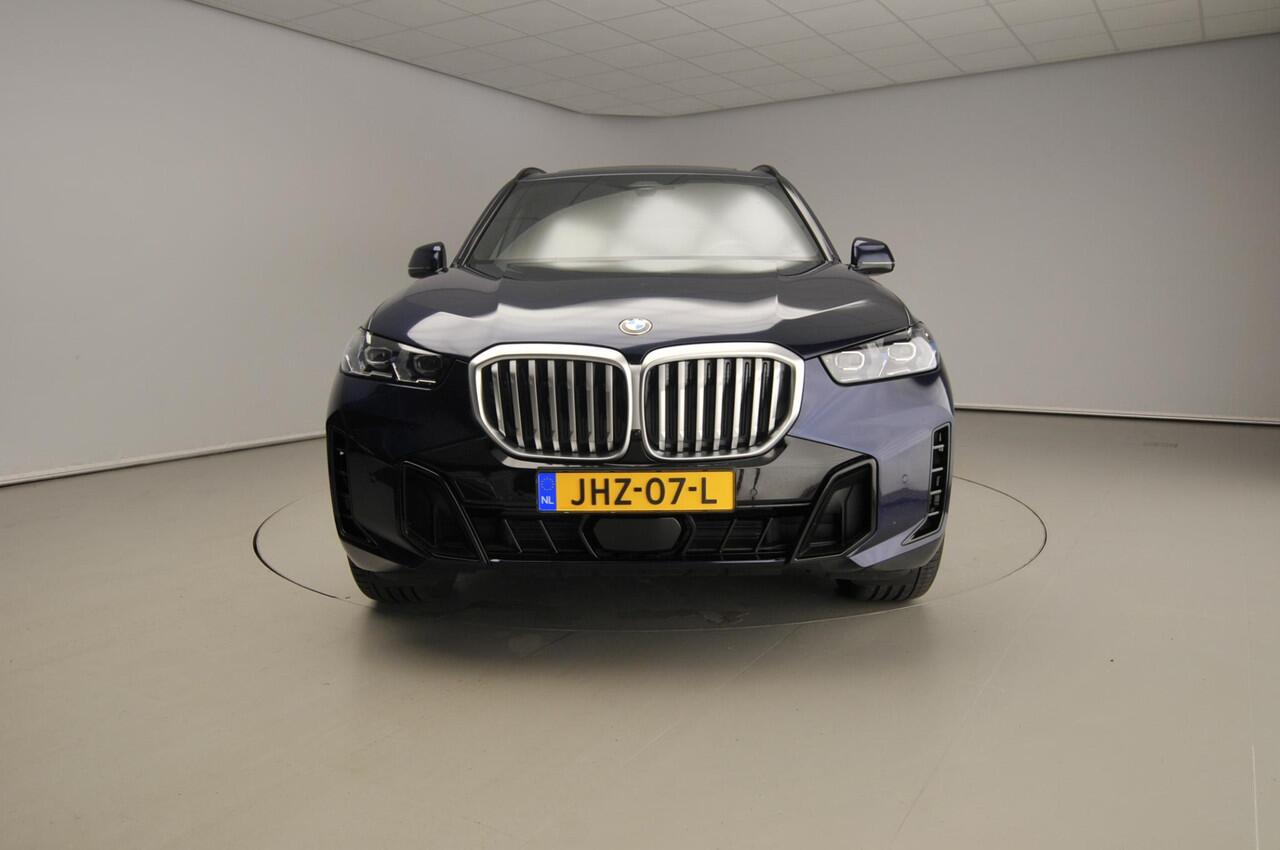 BMW X5 xDrive40d M-Sportpakket / Panoramadak / Trekhaak / Comfortstoelen / Getint glas / HIFI / Stankachel / Alu wielen 21 inch