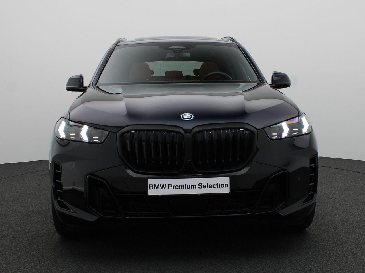 BMW X5 xDrive50e M Sportpakket Pro | Travel Pack | Innovation Pack | Trekhaak | Panoramadak | Harman Kardon | 20"