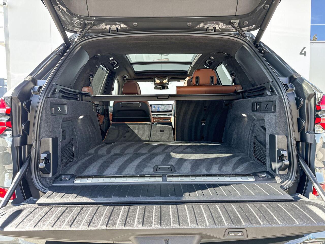 BMW X5 xDrive50e M-Sport / Driving Assistant Professional / Stoelmassage / Stoelventilatie / Soft Close / Driving Assistant Professional / Harman Kardon / Head-Up / Glazen panoramadak / Trekhaak Zwenkbaar / Iconic Glow / 22 Inch