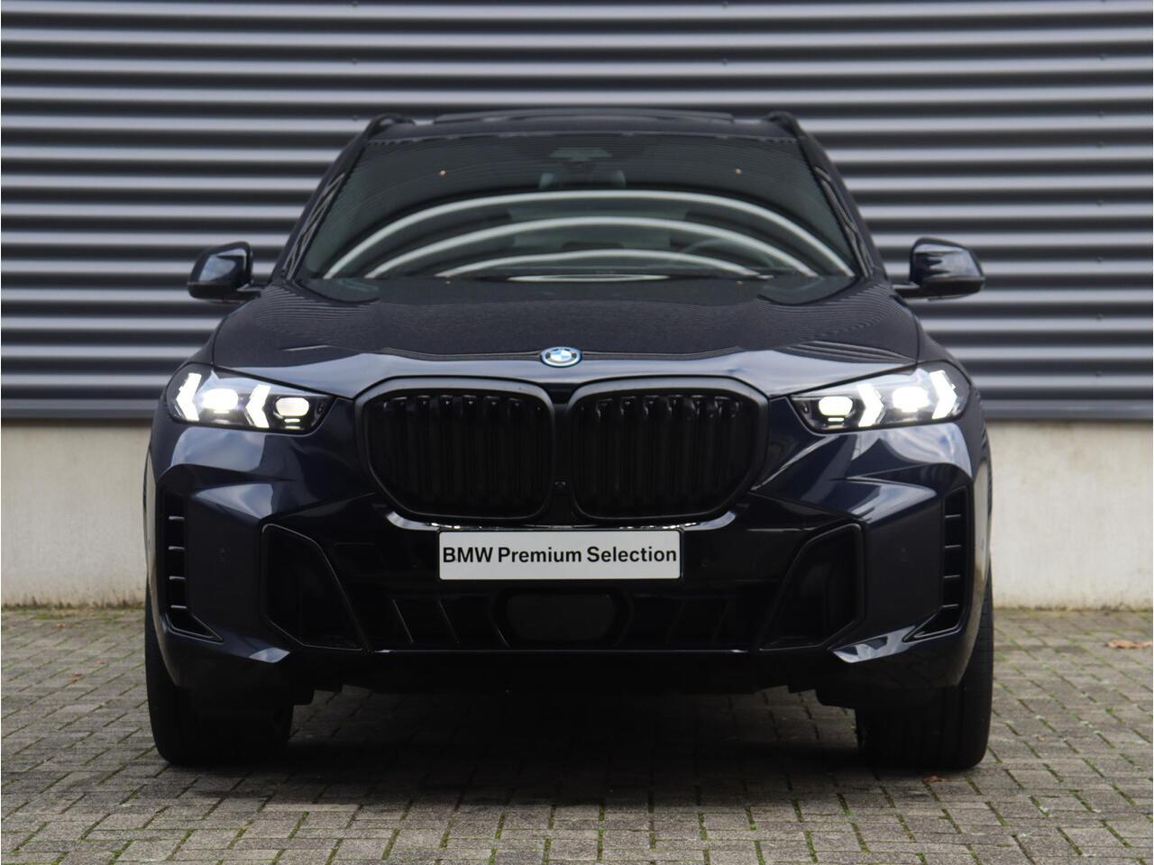 BMW X5 xDrive50e | High Executive | M Sportpakket Pro | Panodak | Trekhaak | Driving Assistant Prof. | Head-Up | Harman Kardon | Soft Close | Stoelventilatie | 22'' LMV