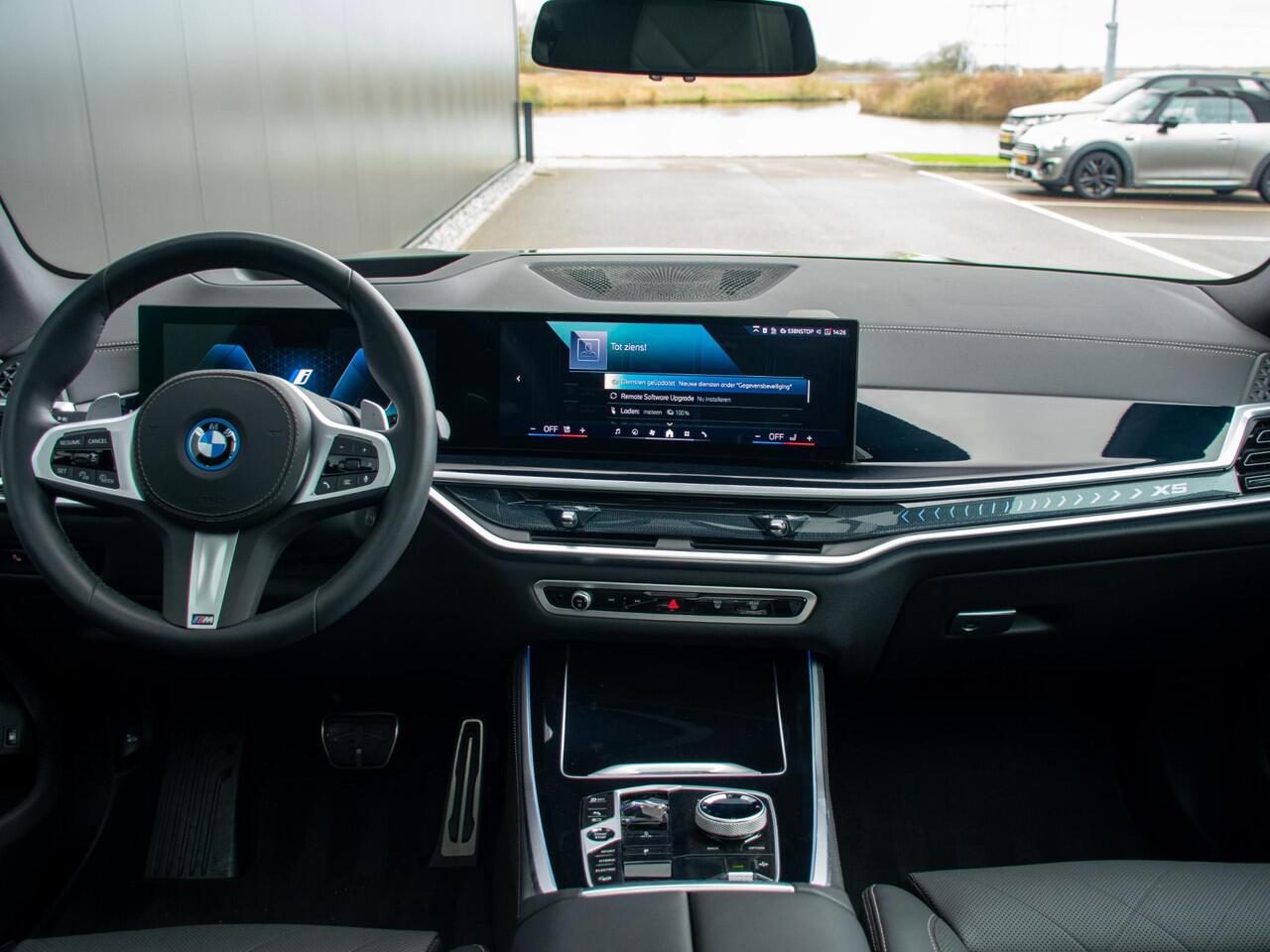 BMW X5 xDrive50e | M Sport | Trekhaak | Achteras besturing | Schuif-/kantel Pano | Adapt. Cruise | Adapt. LED | Massage | Softclose | Head-up |