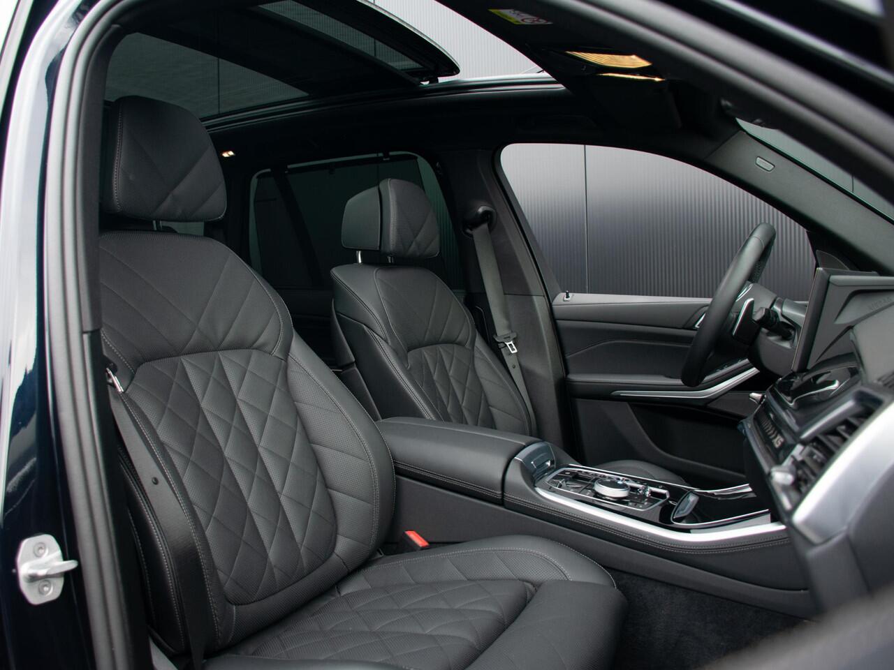 BMW X5 xDrive50e | M Sport | Trekhaak | Achteras besturing | Schuif-/kantel Pano | Adapt. Cruise | Adapt. LED | Massage | Softclose | Head-up |