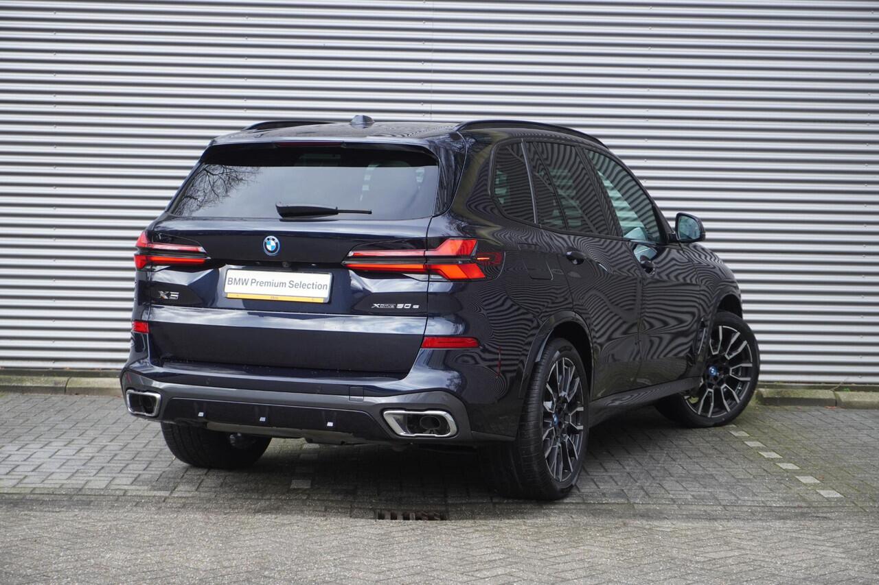 BMW X5 xDrive50e M Sportpakket | Comfort Pack | 21 inch LM M V-spaak (Styling 915 M) | Soft-Close | Glazen panoramadak | Driving Assistant Professional