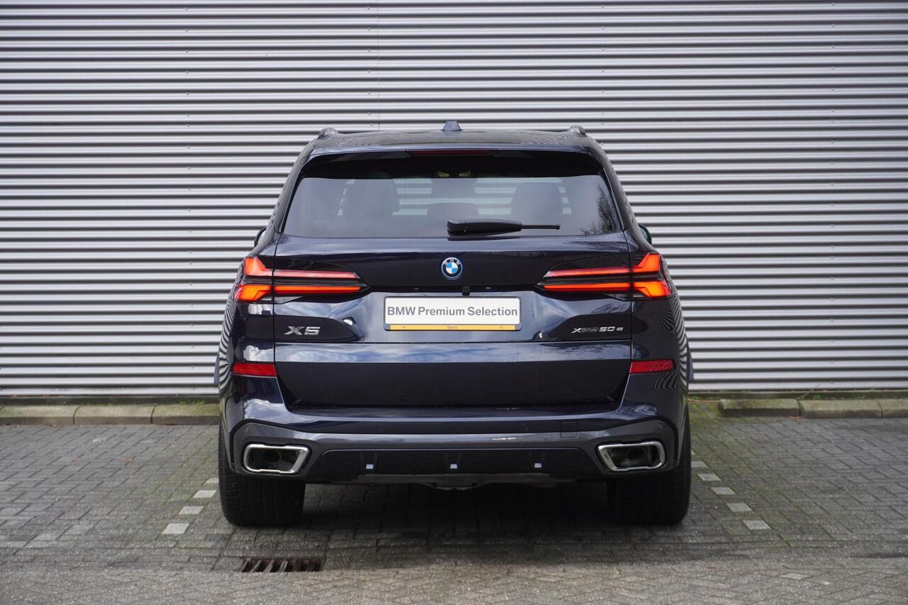 BMW X5 xDrive50e M Sportpakket | Comfort Pack | 21 inch LM M V-spaak (Styling 915 M) | Soft-Close | Glazen panoramadak | Driving Assistant Professional