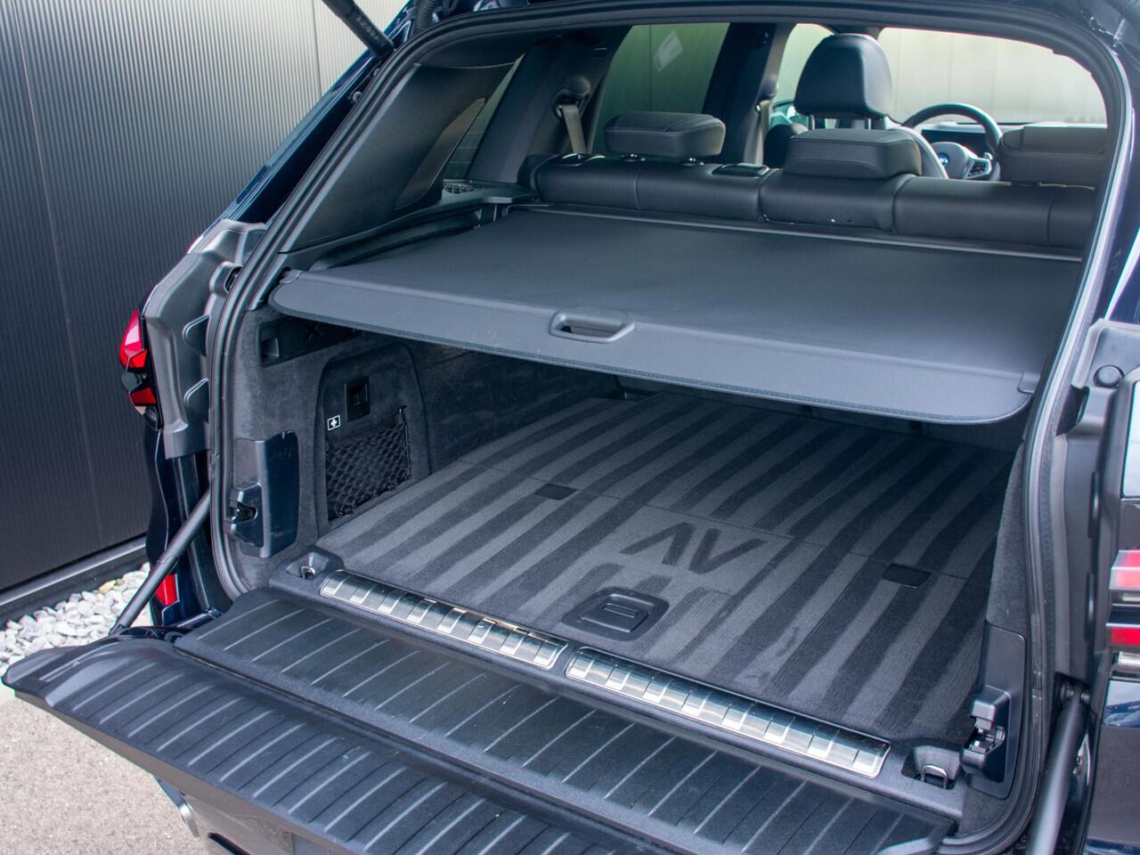 BMW X5 xDrive50e | Trekhaak | M Sport | Achteras besturing | Schuif-/kantel Pano | Softclose | Adapt. LED | Head-up | Stuurwielverwarming
