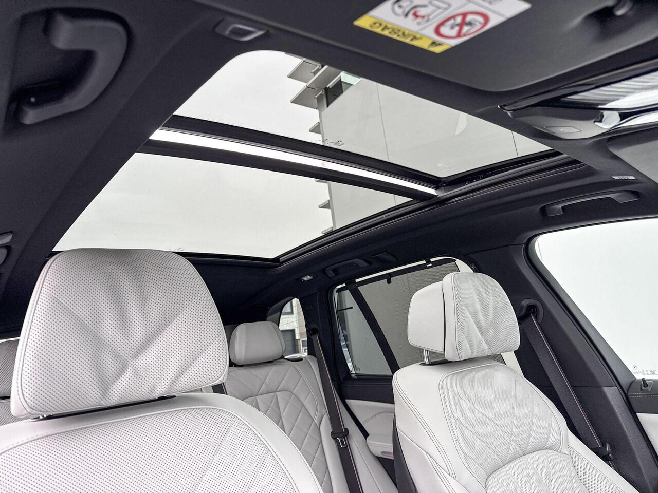 BMW X5 xDrive50e M-Sport / 20 inch / Soft-Close Portieren / Glazen Schuifdak / Driving Assistant / Harman Kardon