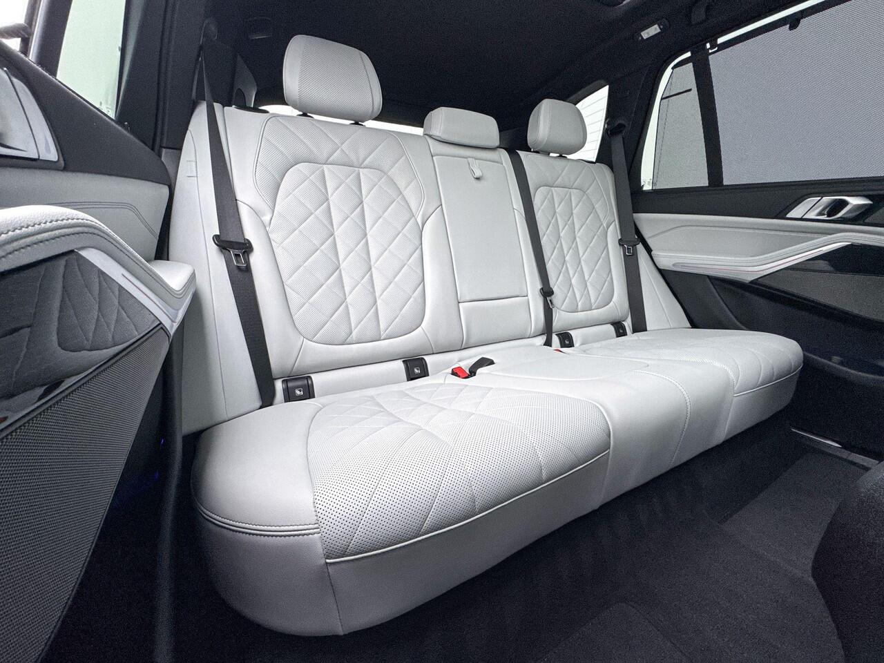 BMW X5 xDrive50e M-Sport / 21inch / Soft Close / Driving Assistant Prof / Glazen schuifdak / Getinte Ramen / Stoelventilatie / Stoelverwarming / Trekhaak