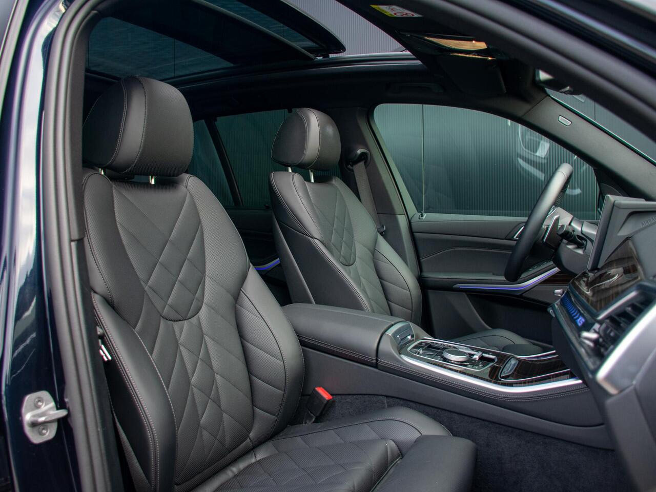 BMW X5 xDrive50e | Trekhaak | M Sport | Achteras besturing | Schuif-/kantel Pano | Softclose | Adapt. LED | Head-up | Stuurwielverwarming