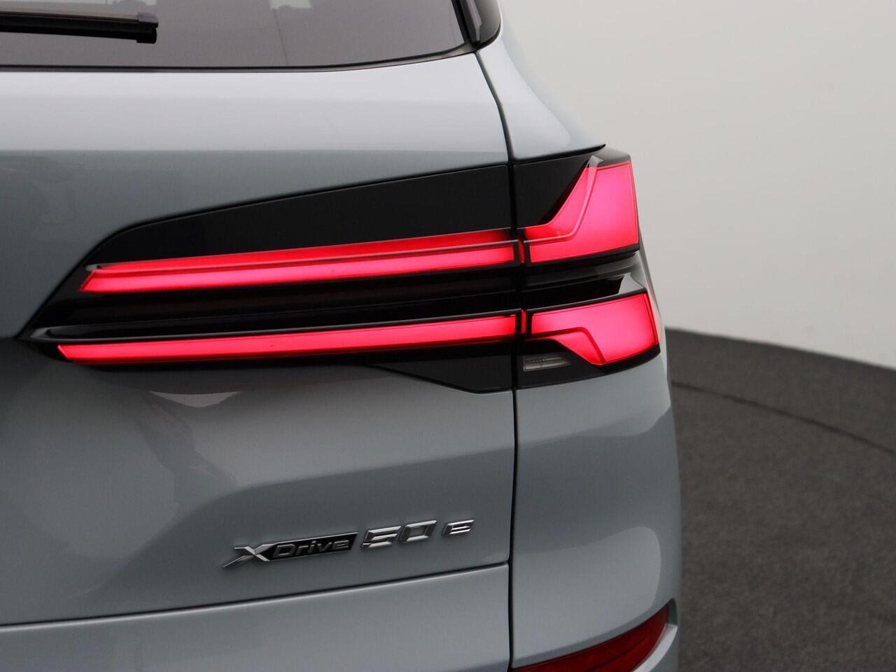 BMW X5 xDrive50e M Sportpakket Pro | Comfort Plus Pack | Panoramadak Sky Lounge | Harman Kardon | Driving Assist Prof | 21"