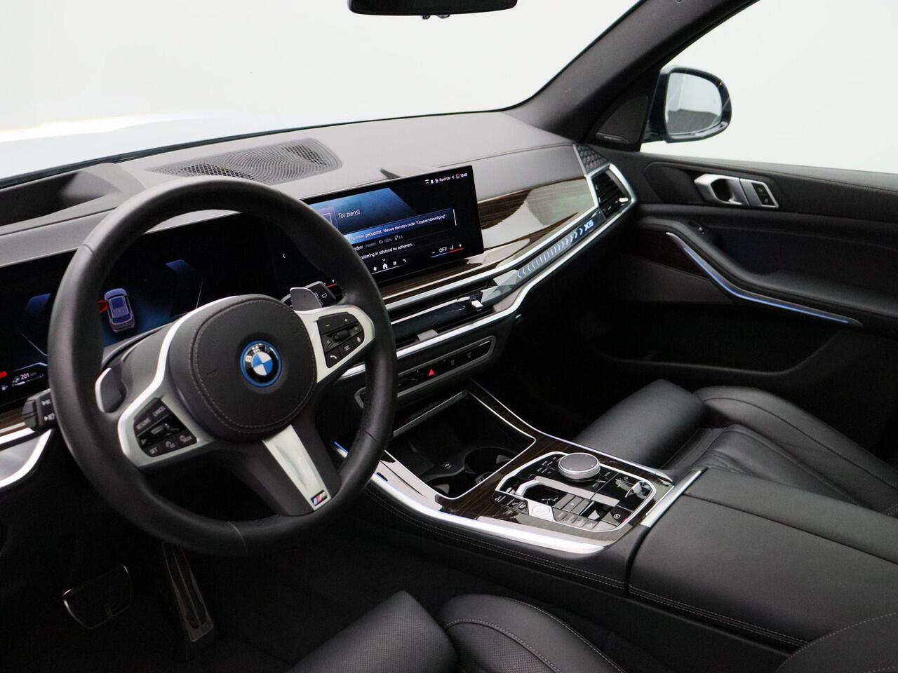 BMW X5 xDrive50e M Sportpakket Pro | Comfort Plus Pack | Panoramadak Sky Lounge | Harman Kardon | Driving Assist Prof | 21"