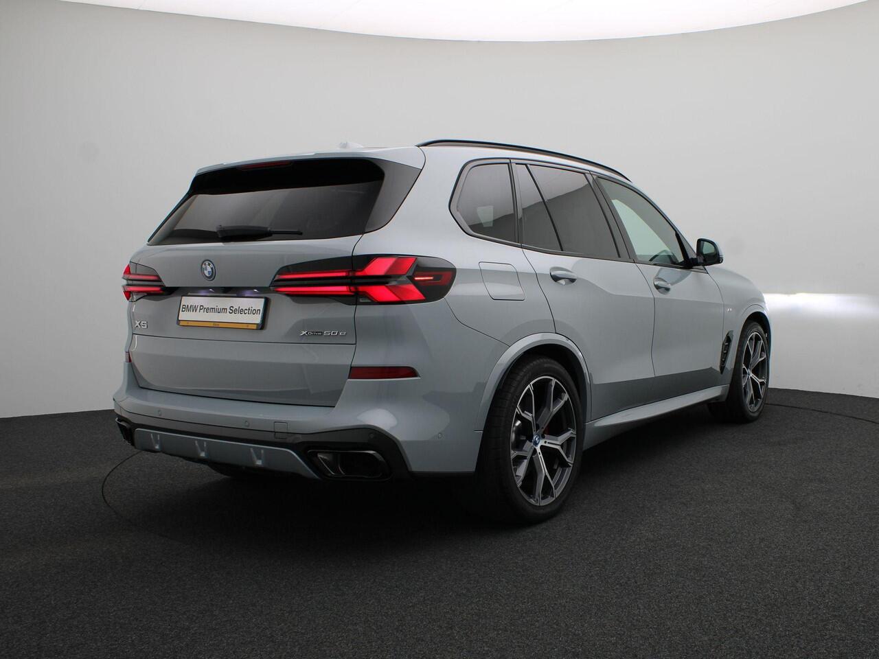 BMW X5 xDrive50e M Sportpakket Pro | Comfort Plus Pack | Panoramadak Sky Lounge | Harman Kardon | Driving Assist Prof | 21"