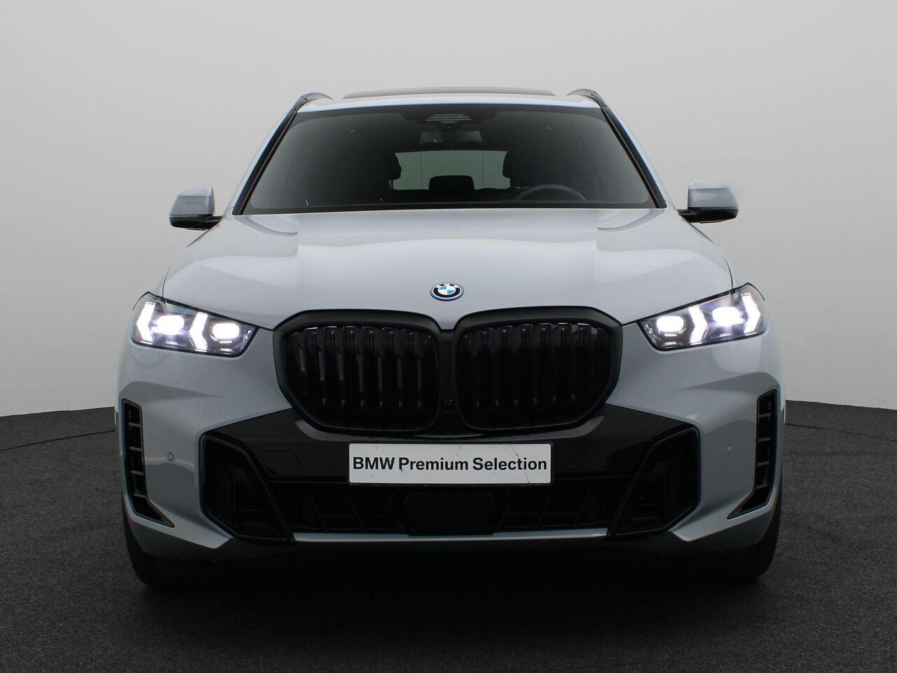 BMW X5 xDrive50e M Sportpakket Pro | Comfort Plus Pack | Panoramadak Sky Lounge | Harman Kardon | Driving Assist Prof | 21"