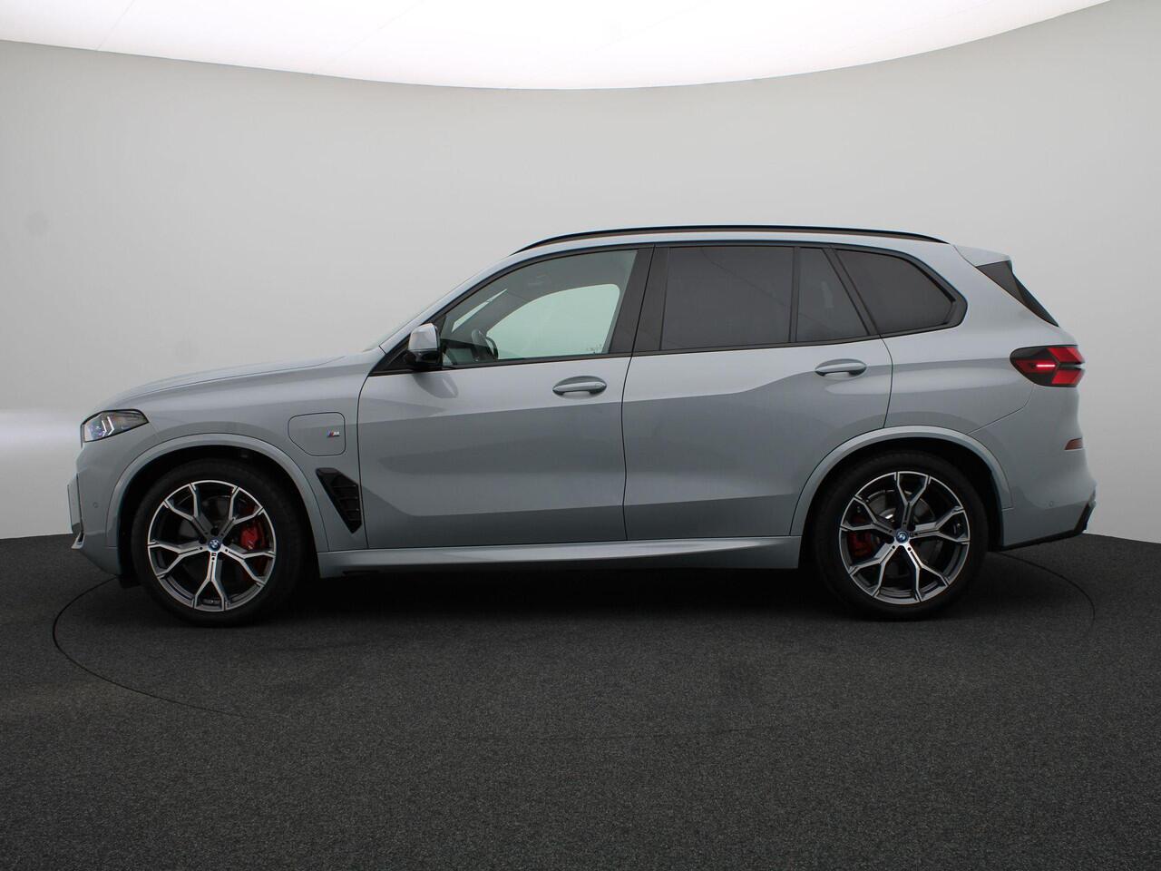 BMW X5 xDrive50e M Sportpakket Pro | Comfort Plus Pack | Panoramadak Sky Lounge | Harman Kardon | Driving Assist Prof | 21"