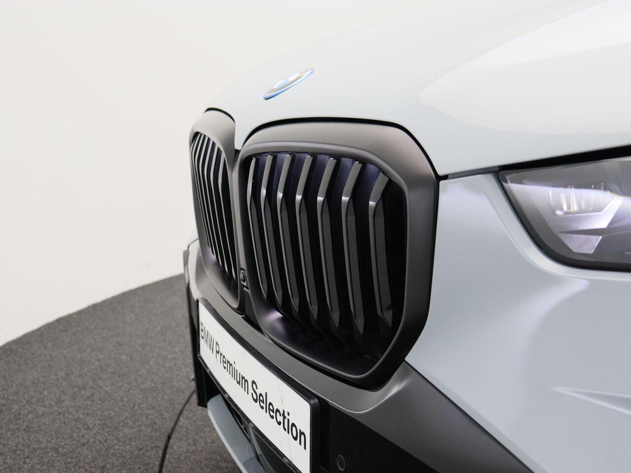 BMW X5 xDrive50e M Sportpakket Pro | Comfort Plus Pack | Panoramadak Sky Lounge | Harman Kardon | Driving Assist Prof | 21"