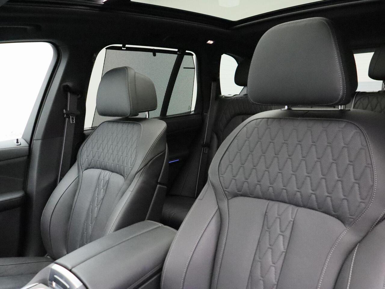 BMW X5 xDrive50e M Sportpakket Pro | Comfort Plus Pack | Panoramadak Sky Lounge | Harman Kardon | Driving Assist Prof | 21"