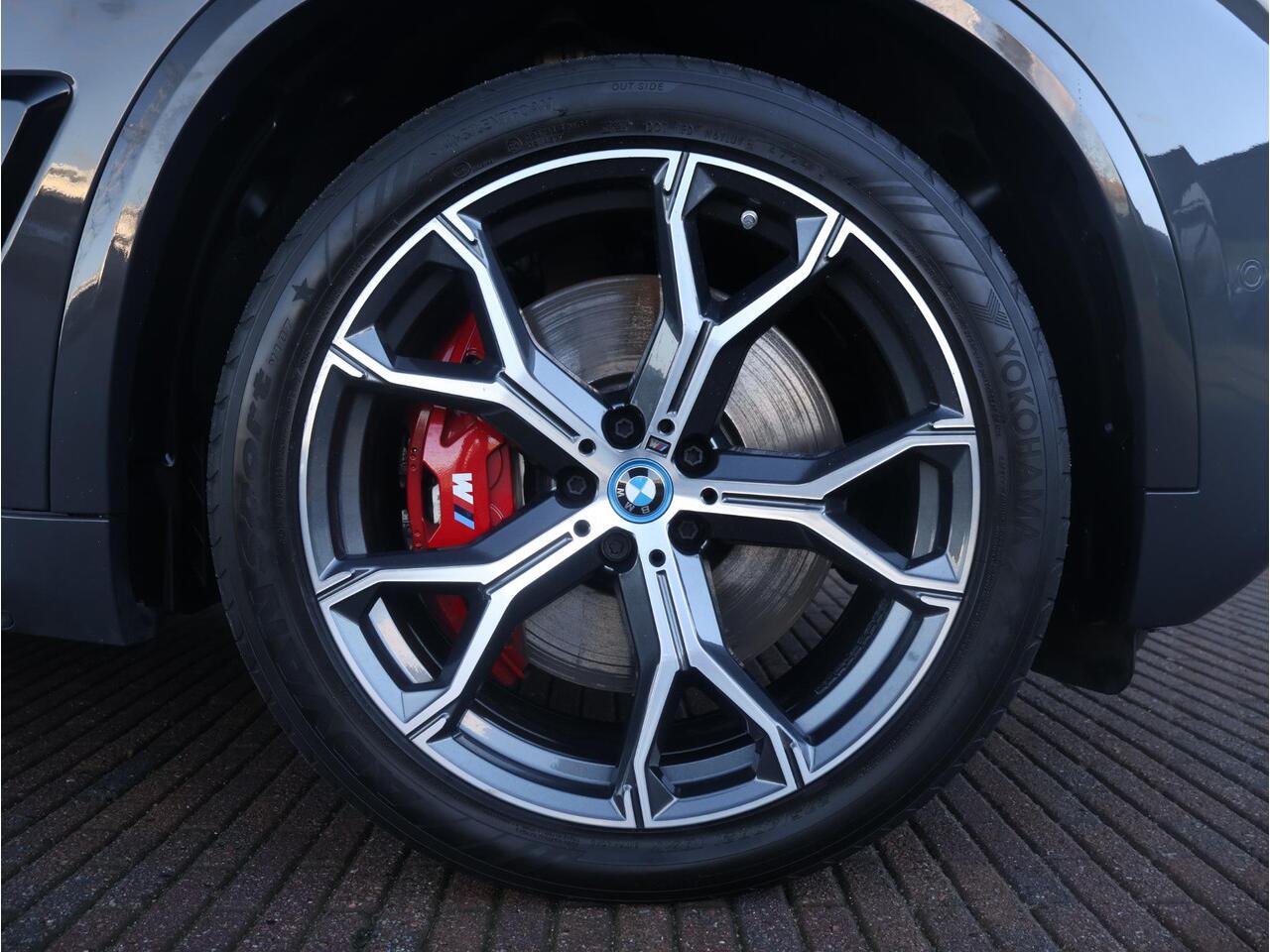 BMW X5 xDrive50e M Sportpakket Pro | Innovation Pack | Glazen panoramadak Sky Lounge | Comfortstoelen | Driving Assist Prof. | 21"