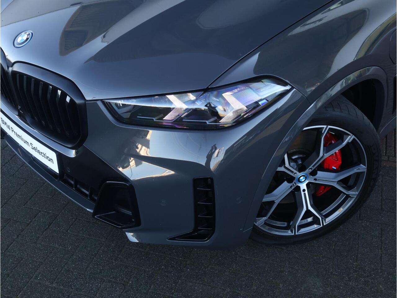 BMW X5 xDrive50e M Sportpakket Pro | Innovation Pack | Glazen panoramadak Sky Lounge | Comfortstoelen | Driving Assist Prof. | 21"