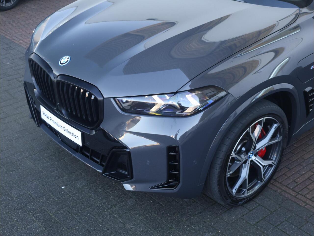 BMW X5 xDrive50e M Sportpakket Pro | Innovation Pack | Glazen panoramadak Sky Lounge | Comfortstoelen | Driving Assist Prof. | 21"