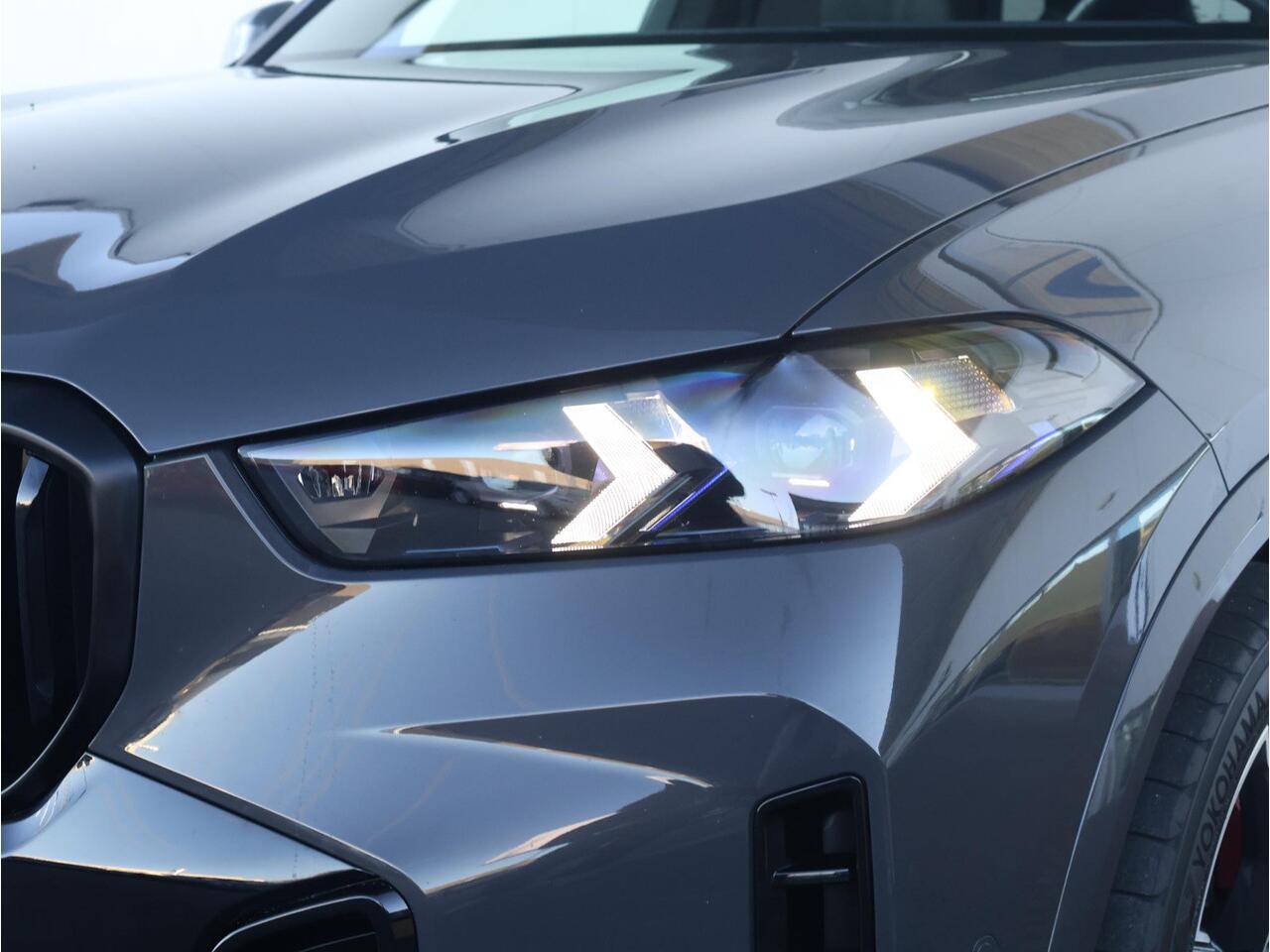 BMW X5 xDrive50e M Sportpakket Pro | Innovation Pack | Glazen panoramadak Sky Lounge | Comfortstoelen | Driving Assist Prof. | 21"