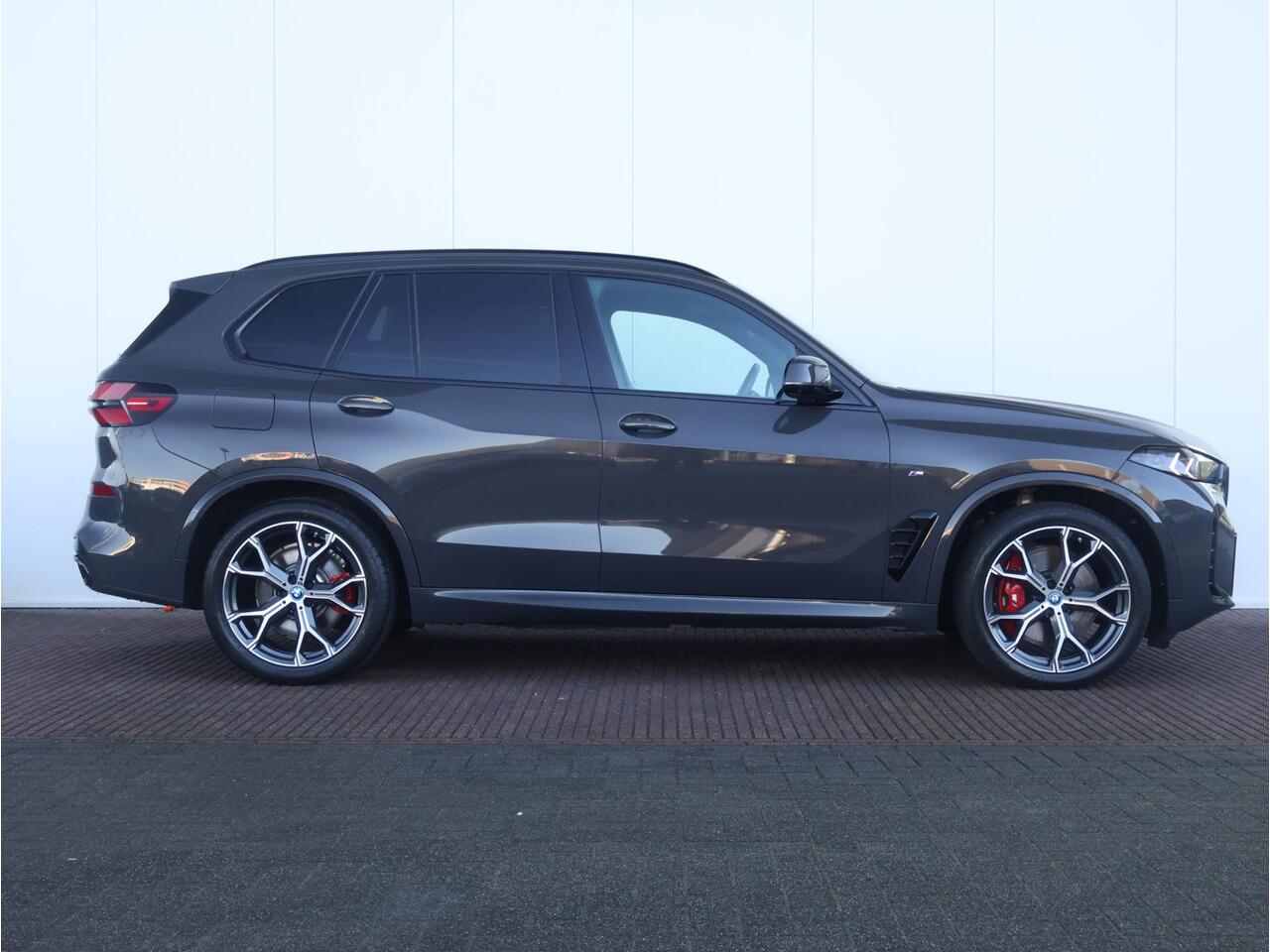 BMW X5 xDrive50e M Sportpakket Pro | Innovation Pack | Glazen panoramadak Sky Lounge | Comfortstoelen | Driving Assist Prof. | 21"