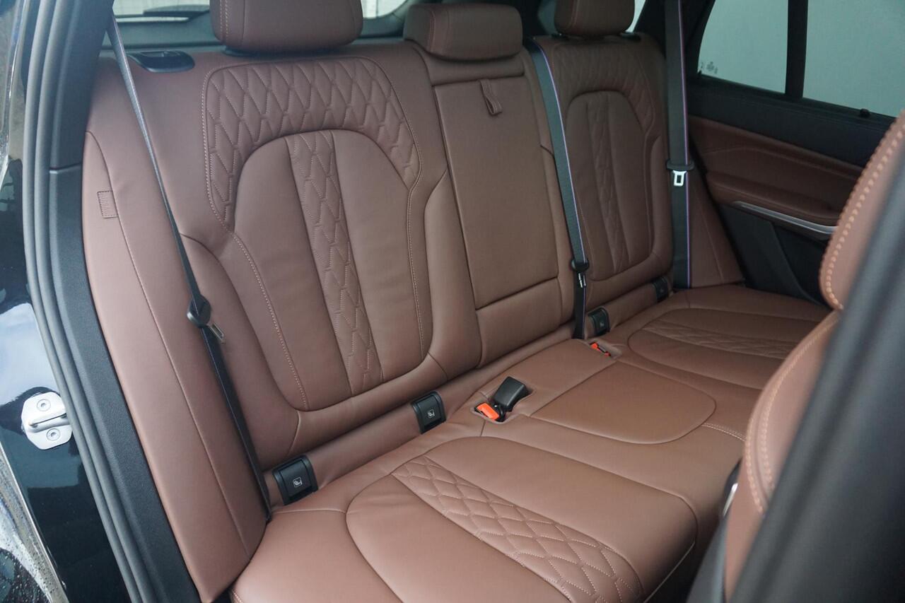 BMW X5 xDrive50e M Sport Pro | Trekhaak / Panoramadak / Comfortstoelen met Memory / Stoelventilatie / Harman Kardon / Driving Assistant Professional