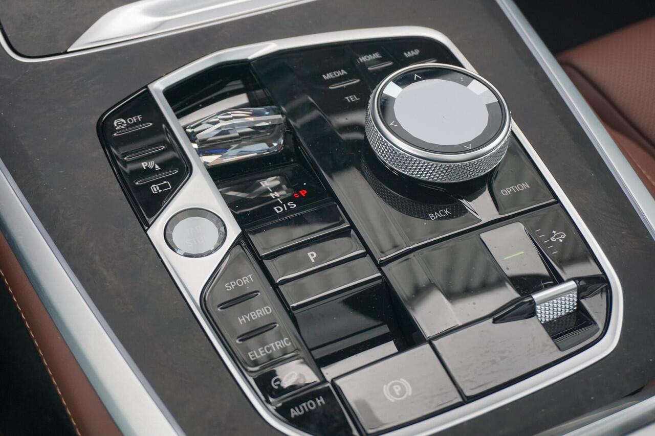 BMW X5 xDrive50e M Sport Pro | Trekhaak / Panoramadak / Comfortstoelen met Memory / Stoelventilatie / Harman Kardon / Driving Assistant Professional