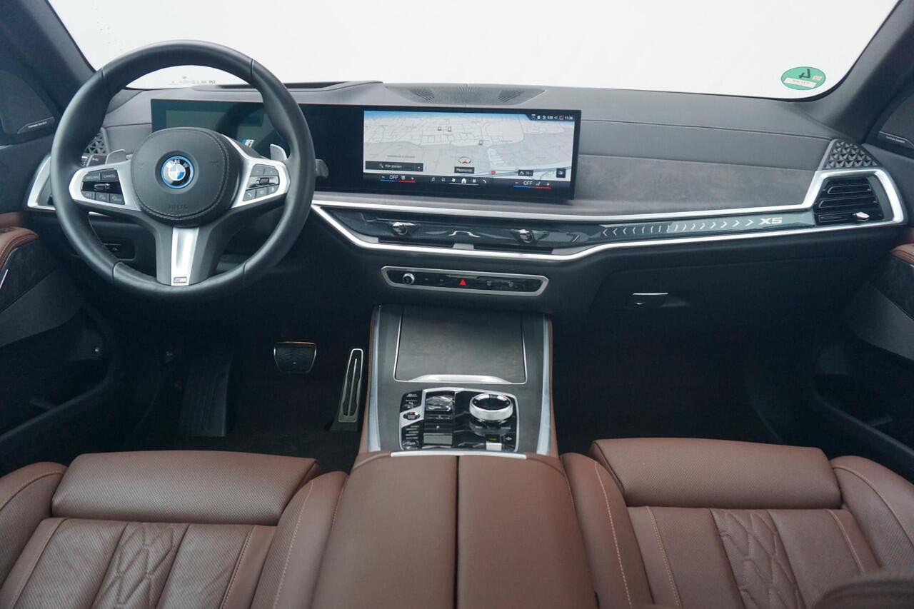 BMW X5 xDrive50e M Sport Pro | Trekhaak / Panoramadak / Comfortstoelen met Memory / Stoelventilatie / Harman Kardon / Driving Assistant Professional