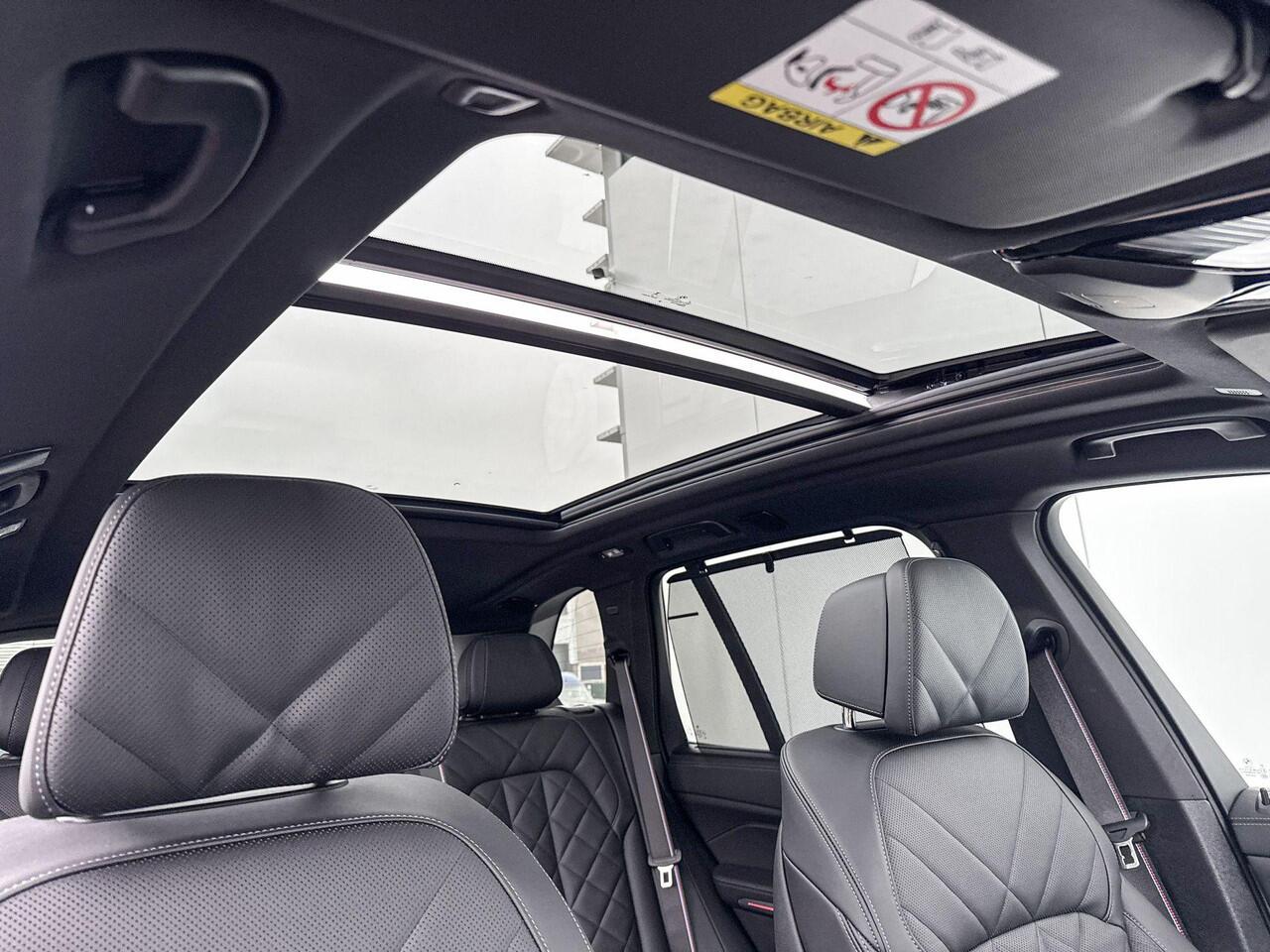 BMW X5 xDrive50e M-Sport Pro 22 Inch / Integrale Actieve Besturing / Comfort Acces / Soft Close / Electrische Zwenkhaak / Panodak / Getinte Ramen Achter / Driving Prof / Parking Prof / Lederen Dashboard / Harman Kardon / Head Up Display / Stuur & Stoelverwarming