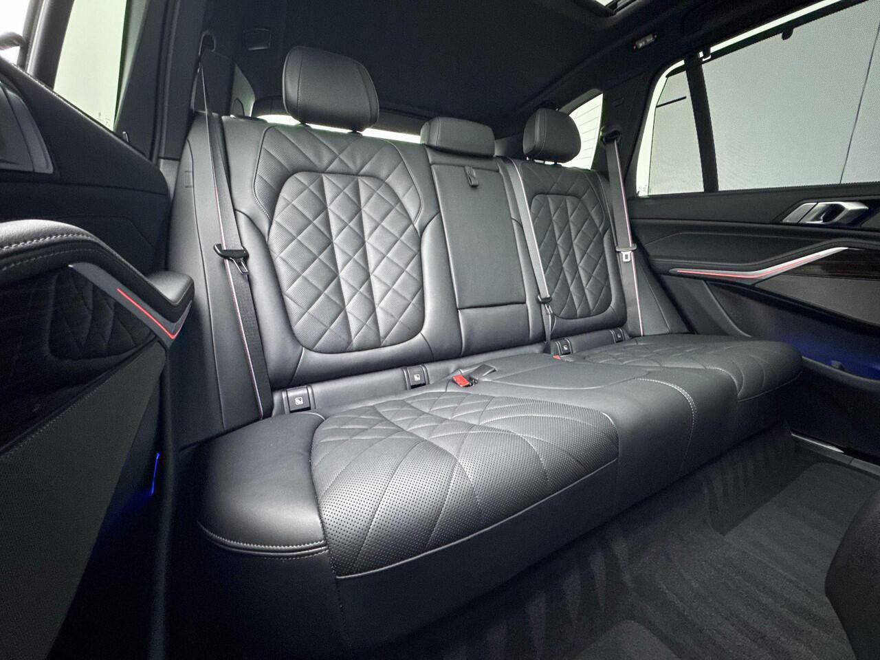 BMW X5 xDrive50e M-Sport Pro 22 Inch / Integrale Actieve Besturing / Comfort Acces / Soft Close / Electrische Zwenkhaak / Panodak / Getinte Ramen Achter / Driving Prof / Parking Prof / Lederen Dashboard / Harman Kardon / Head Up Display / Stuur & Stoelverwarming