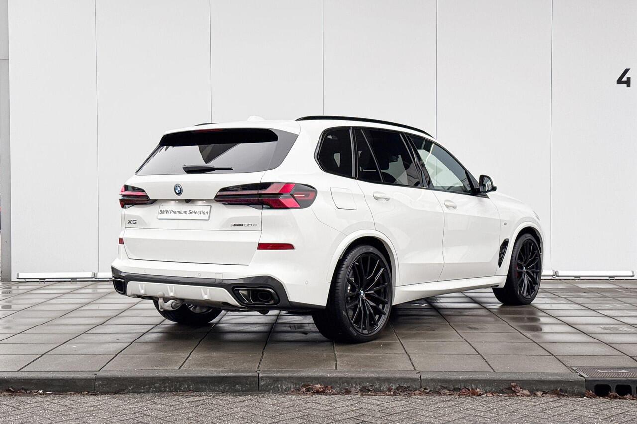 BMW X5 xDrive50e M-Sport Pro 22 Inch / Integrale Actieve Besturing / Comfort Acces / Soft Close / Electrische Zwenkhaak / Panodak / Getinte Ramen Achter / Driving Prof / Parking Prof / Lederen Dashboard / Harman Kardon / Head Up Display / Stuur & Stoelverwarming